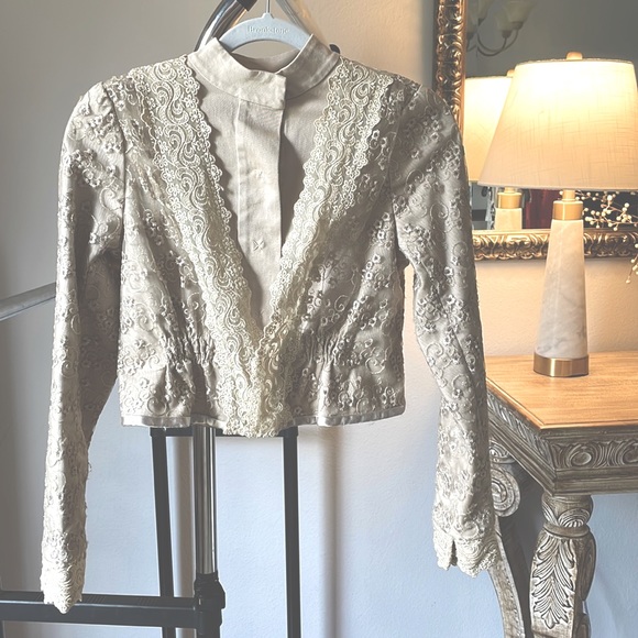Ya-Ya lace cropped beige jacket size small. - Picture 2 of 6